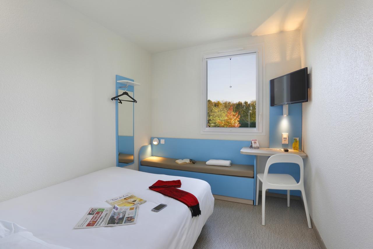 First Inn Hotel Paris Sud Лез-Юлис Экстерьер фото