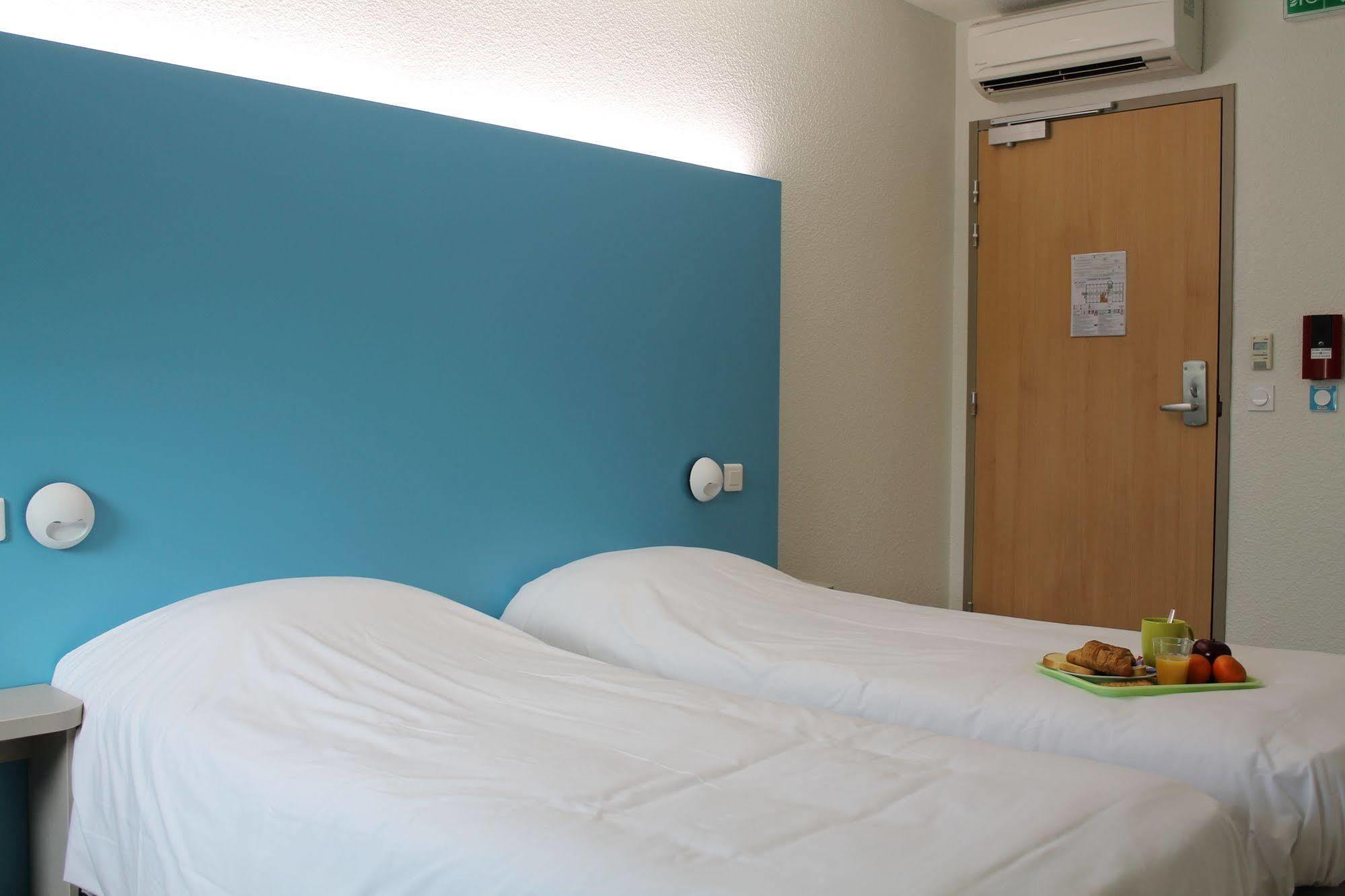First Inn Hotel Paris Sud Лез-Юлис Экстерьер фото
