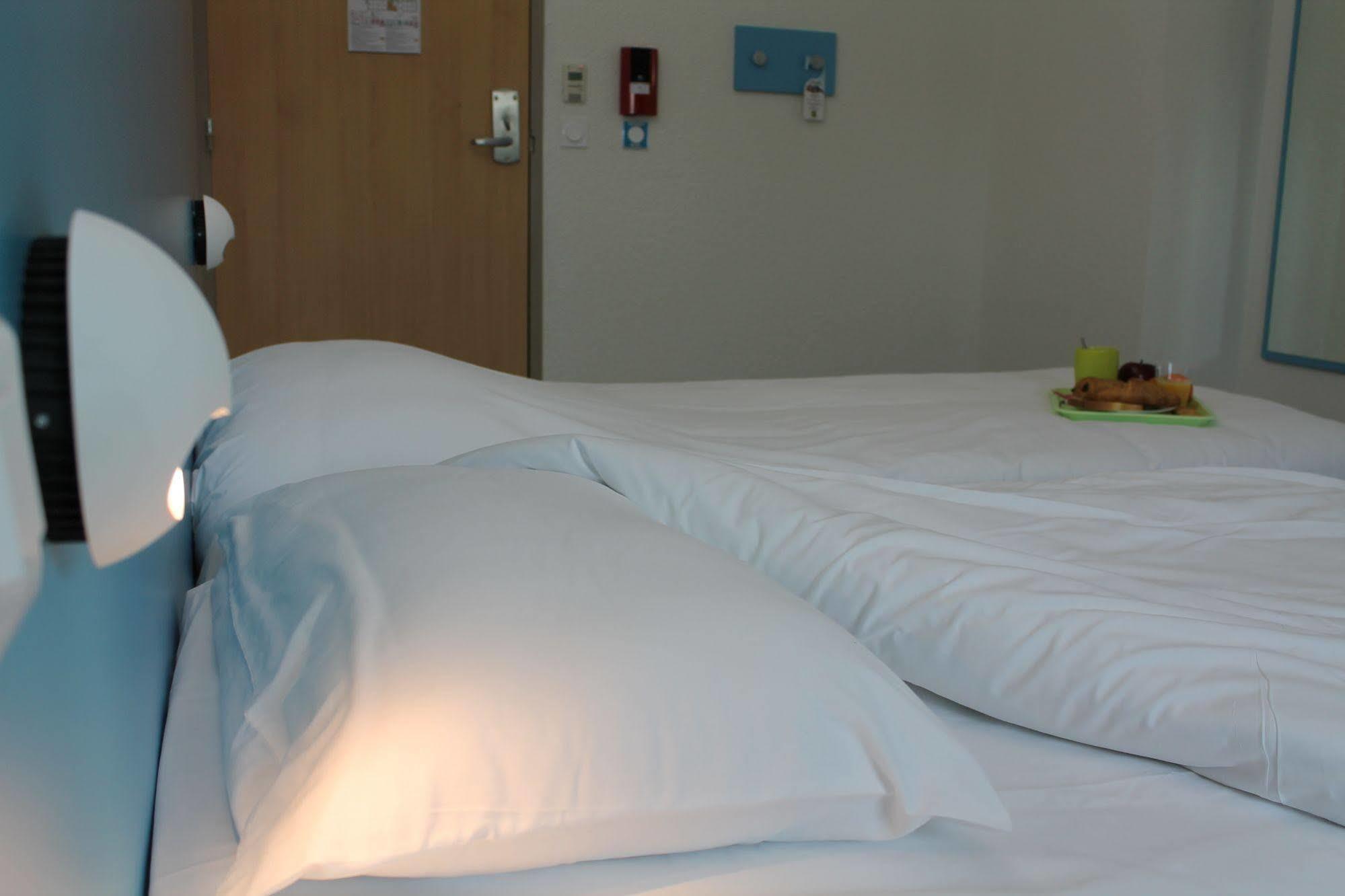 First Inn Hotel Paris Sud Лез-Юлис Экстерьер фото