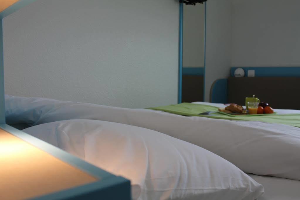 First Inn Hotel Paris Sud Лез-Юлис Экстерьер фото